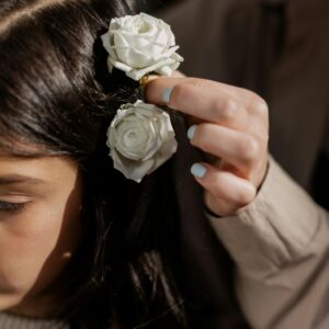 The Botanical Hair Pins Fresh White Roses