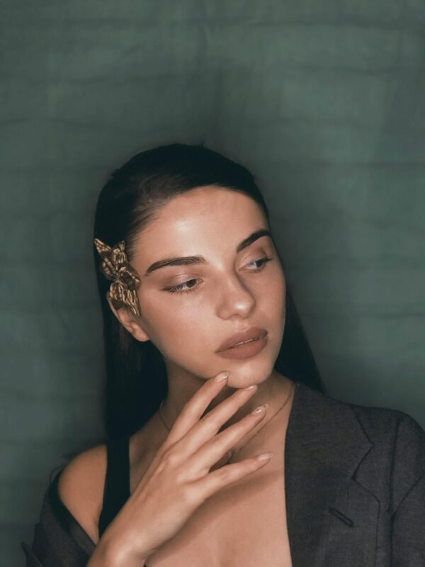 The Gilded Monarch Clip Antique Gold